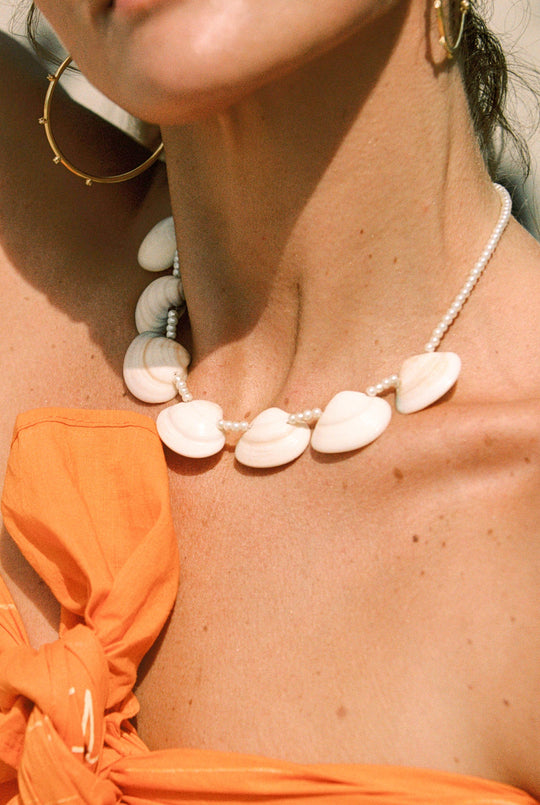 Me Gusta Tu - Shell Pearl Necklace