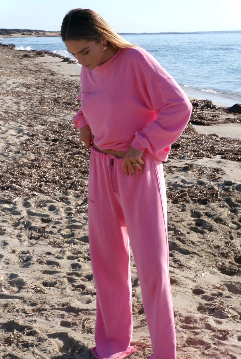 Fantasy - Pink Pants - Taar Willoughby